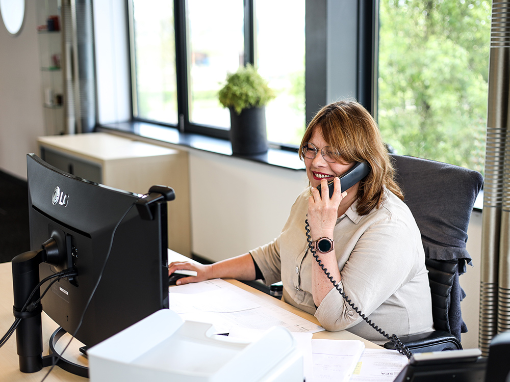 Plastic packaging material-contact